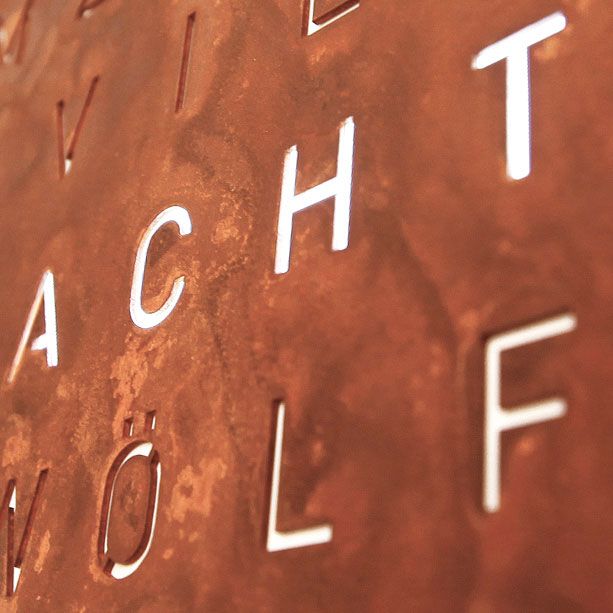 QlockTwo Earth 45 Uhr