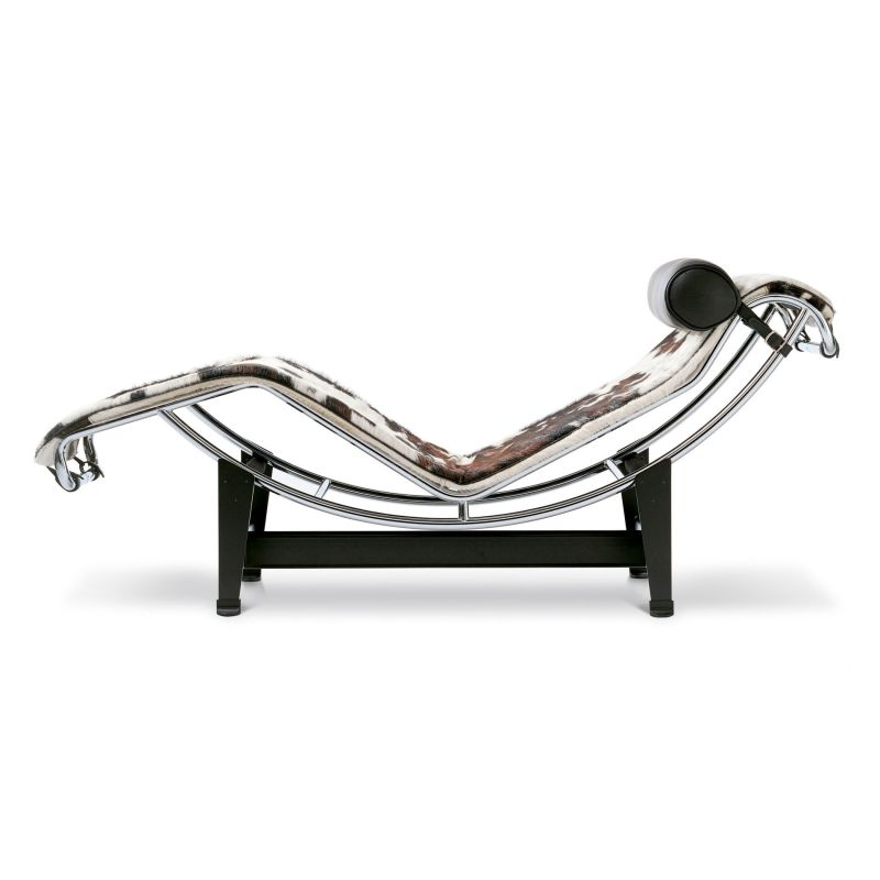 Cassina Le Corbusier LC4 Liege mit Fell von der seite