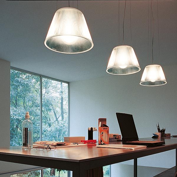 Flos Romeo Moon S1 Pendelleuchte eingeschaltet