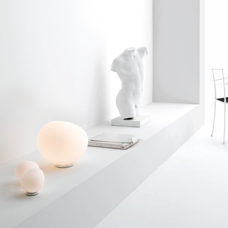 Gregg Piccola Tavolo von Foscarini eingeschaltet