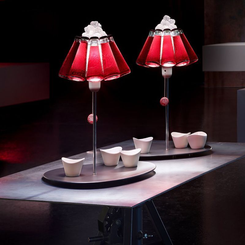 Ingo Maurer Campari Bar Tischleuchte eingeschaltet Ingo Maurer Campari Bar Tischleuchte eingeschaltet