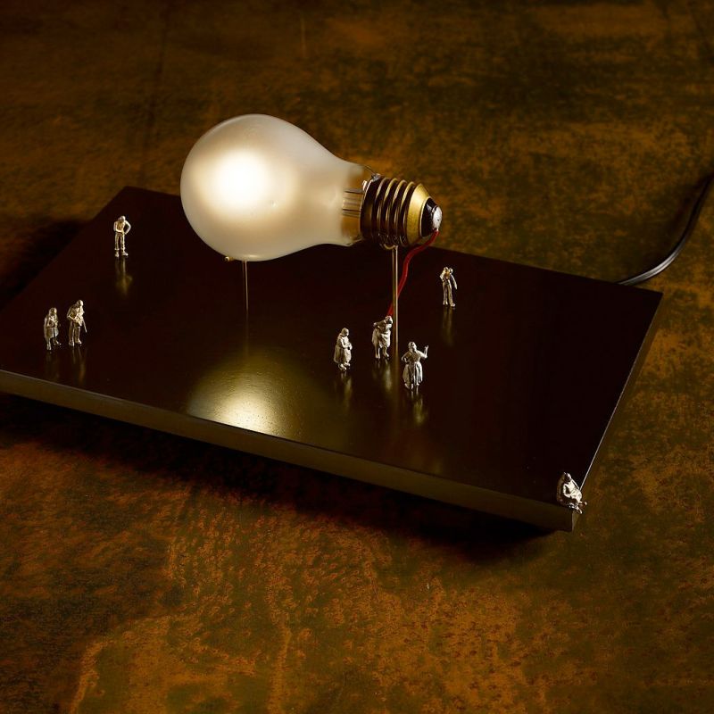 Ingo Maurer I Ricchi Poveri - Monument for a Bulb