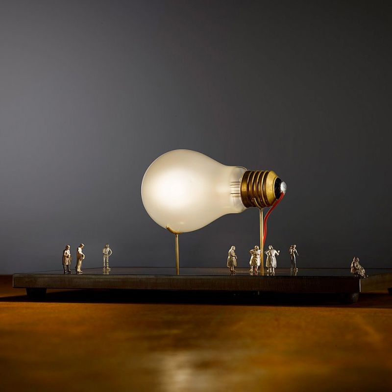 Ingo Maurer I Ricchi Poveri - Monument for a Bulb