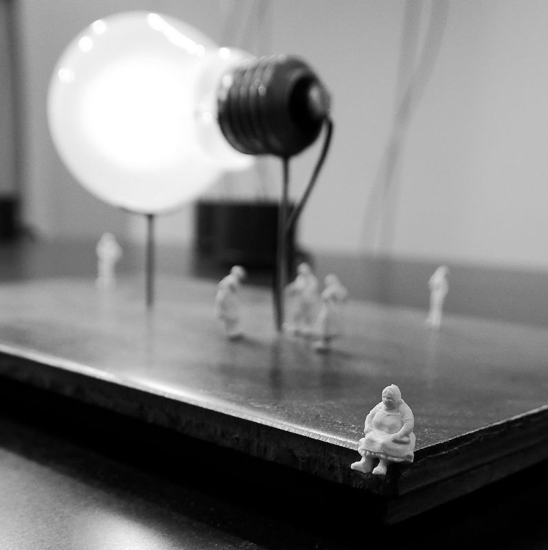 Ingo Maurer I Ricchi Poveri - Monument for a Bulb